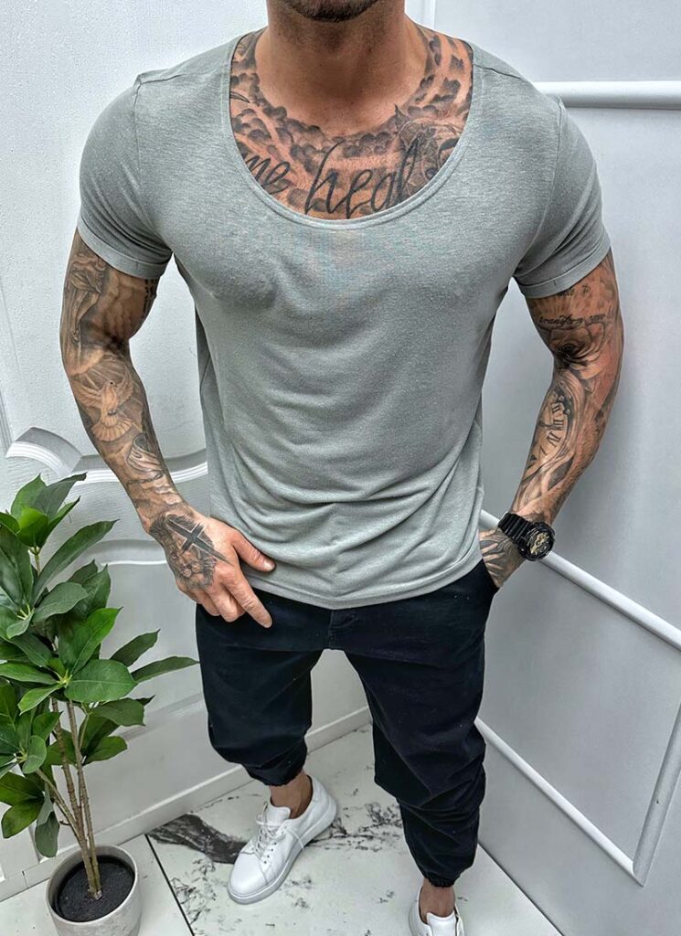 Tricou barbatesc gri cu decolteu