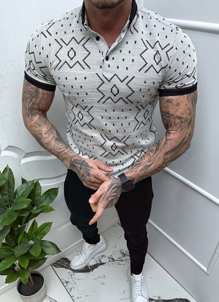 Tricou barbati gri cu figuri cu guler