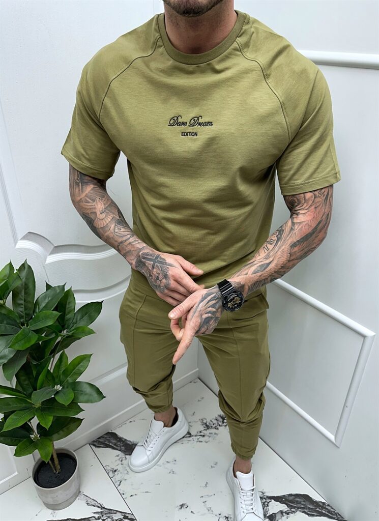 Trening barbati khaki model simplu