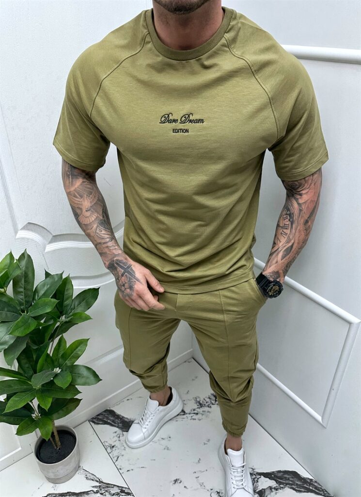 Trening barbati khaki model simplu