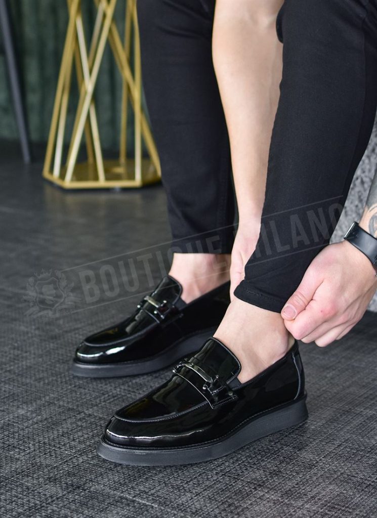 Mocasini barbatesti din piele lacuita neagra cu acessoriu M3017-2