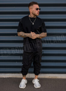 Set sport bărbătesc negru – tricou și pantaloni cargo din material textil și fâș L26076-1