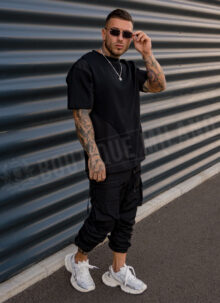 Set sport bărbătesc negru – tricou și pantaloni cargo din material textil și fâș L26076-1