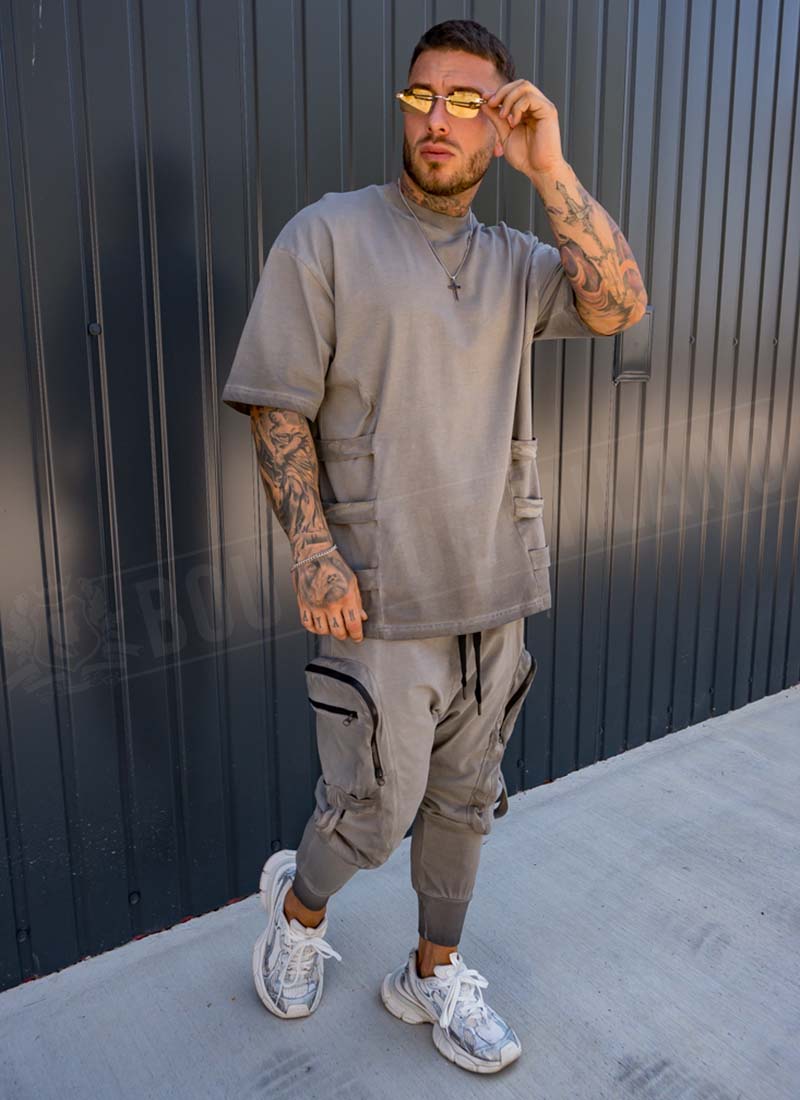Set barbatesc format din tricou si pantaloni cargo gri L26104-2