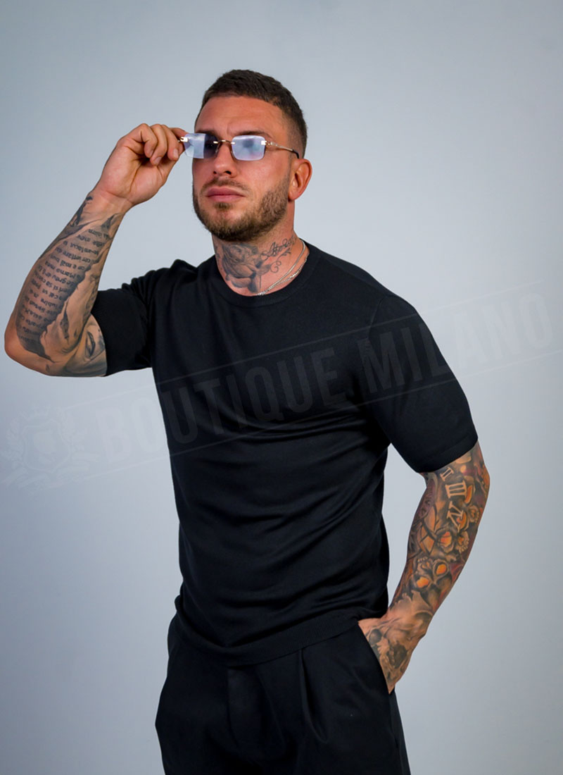 Tricou barbatesc din tricot fin negru cu guler rotund T607-1